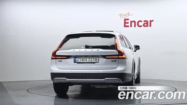 Volvo V90 Cross Country 4