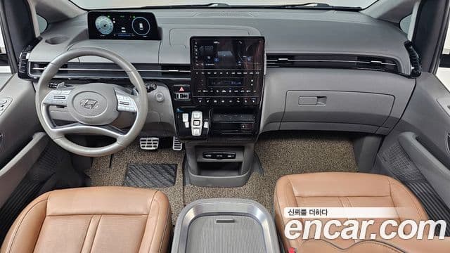 Hyundai Staria 4