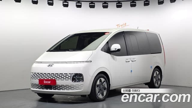 Hyundai Staria 1