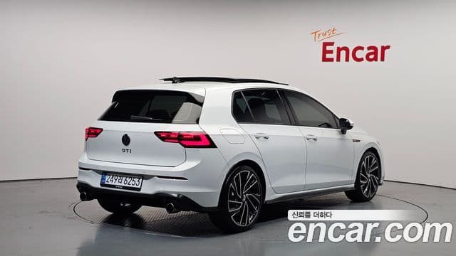 Volkswagen Golf 8th Gen 2