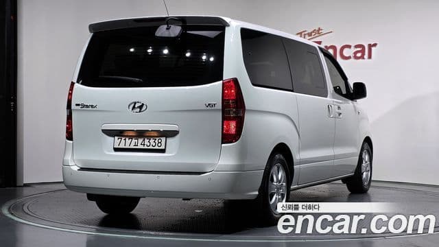 Hyundai The New Grand Starex 2
