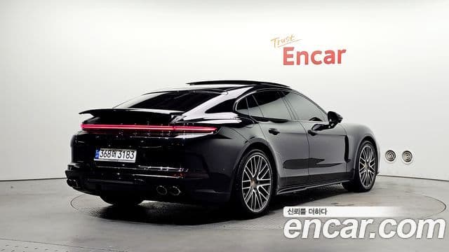 Porsche Panamera (976) 2