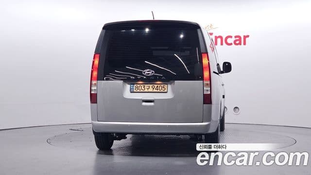 Hyundai Staria 4