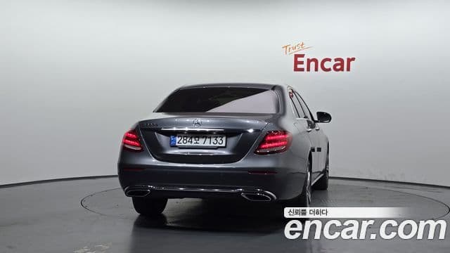 Mercedes-Benz E-Class W213 4