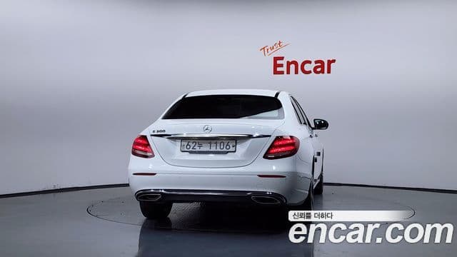 Mercedes-Benz E-Class W213 4
