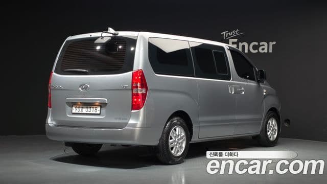 Hyundai The New Grand Starex 2