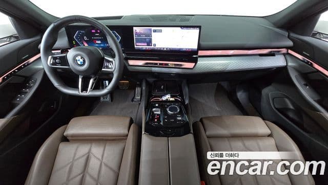 BMW 5 Series (G60) 4