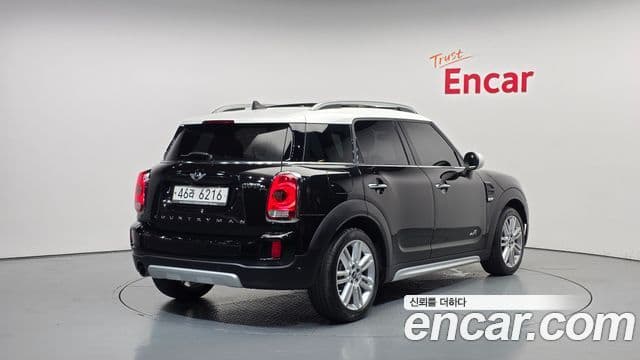 MINI Cooper D Countryman 2