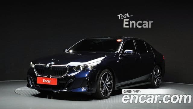 BMW 5 Series (G60) — 1