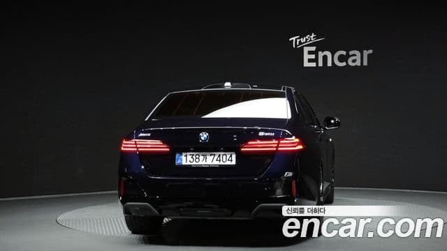 BMW 5 Series (G60) 3