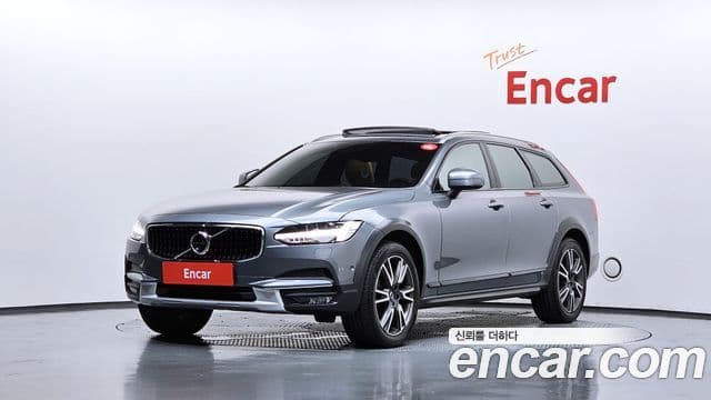 Volvo V90 Cross Country 1