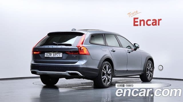 Volvo V90 Cross Country 2