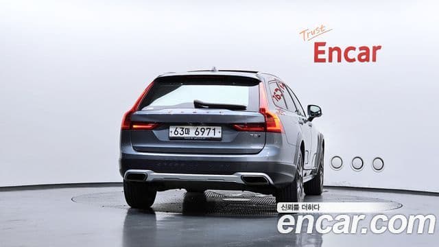 Volvo V90 Cross Country 4