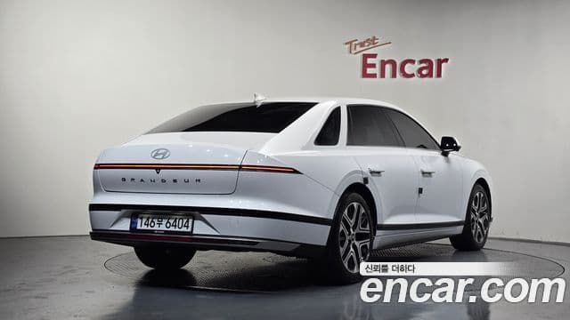 Hyundai Grandeur (GN7) 2
