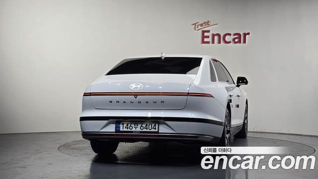 Hyundai Grandeur (GN7) 4