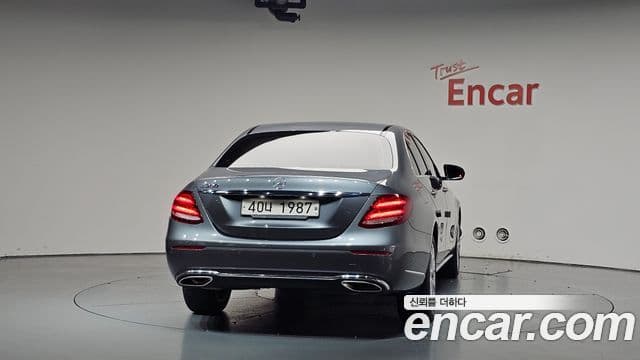 Mercedes-Benz E-Class W213 4