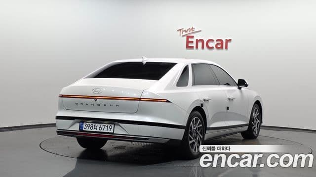 Hyundai Grandeur (GN7) 2