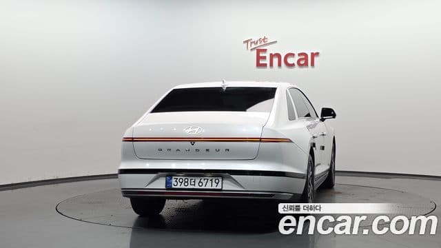Hyundai Grandeur (GN7) 4