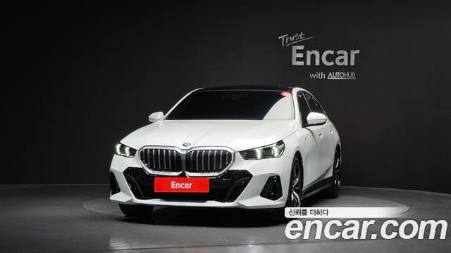BMW 5 Series (G60) 2