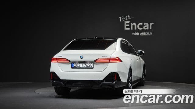 BMW 5 Series (G60) 3