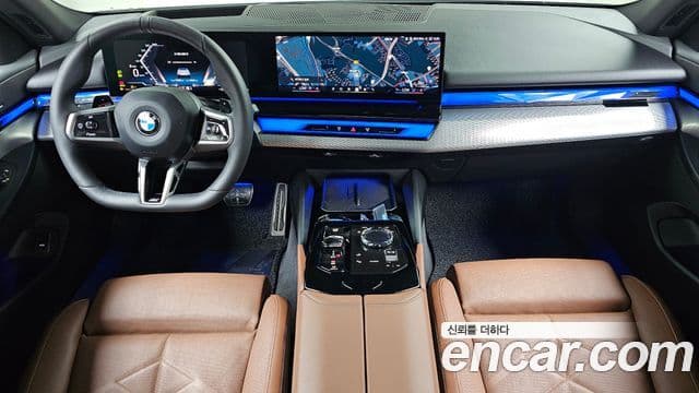 BMW 5 Series (G60) 4