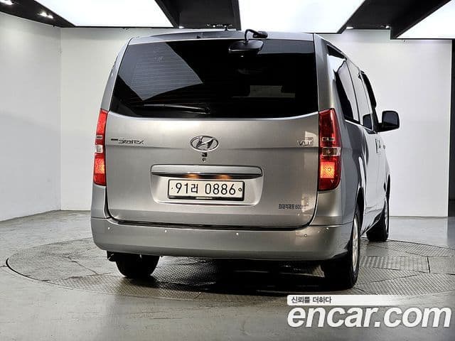 Hyundai Grand Starex 3