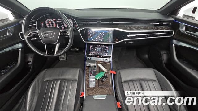 Audi A6 (C8) 4