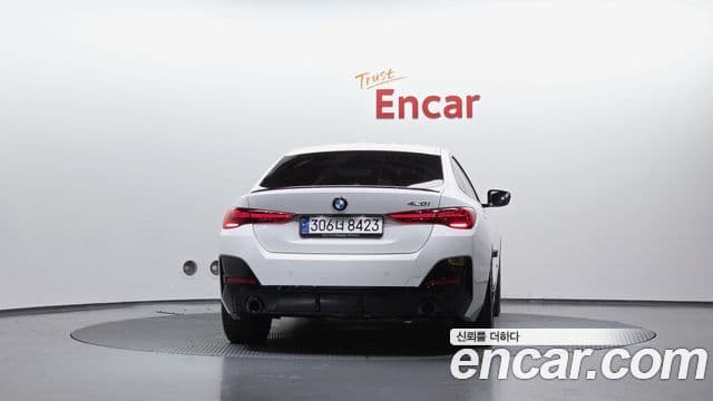 BMW 4 Series (G22) 4