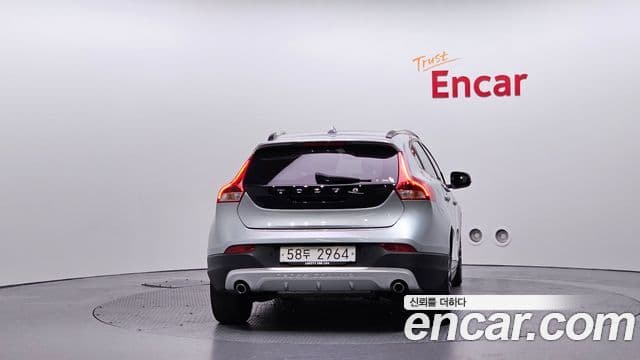 Volvo V40 Cross Country 3