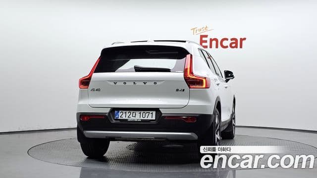 Volvo XC40 3