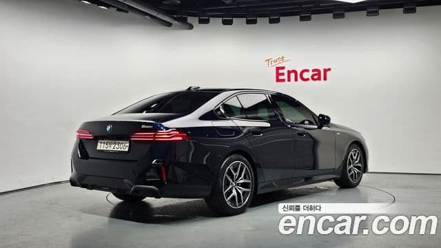 BMW 5 Series (G60) 2