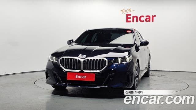 BMW 5 Series (G60) 3
