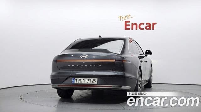 Hyundai Grandeur (GN7) 3