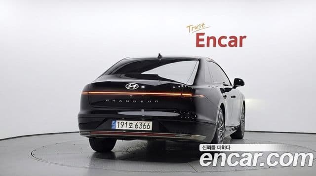 Hyundai Grandeur (GN7) 3