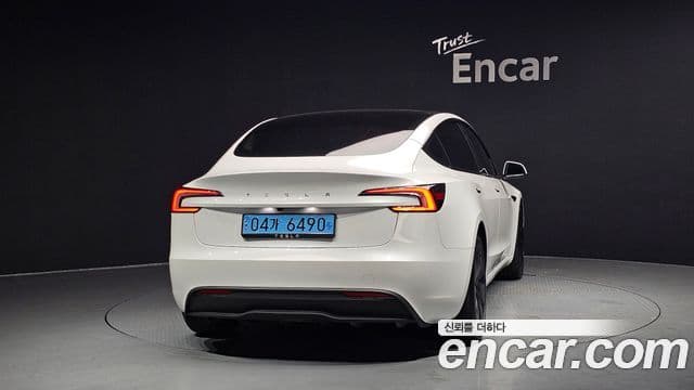 Tesla Model 3 4