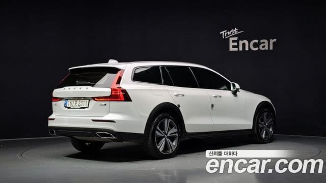 Volvo V60 Cross Country 2nd Gen 2