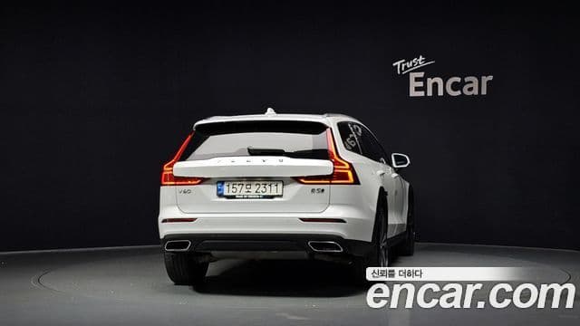Volvo V60 Cross Country 2nd Gen 4