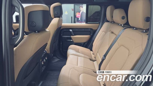 Land Rover Defender (L663) 4