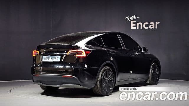 Tesla Model Y 2