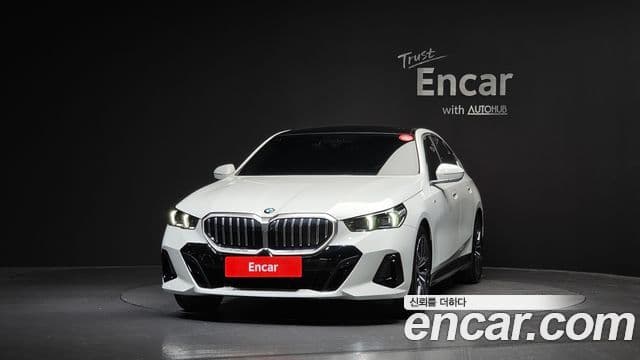 BMW 5 Series (G60) 2