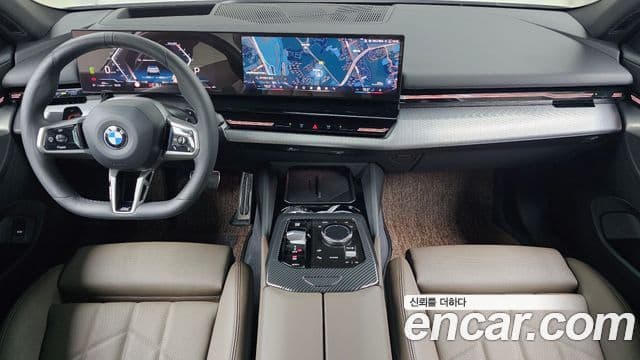 BMW 5 Series (G60) 4