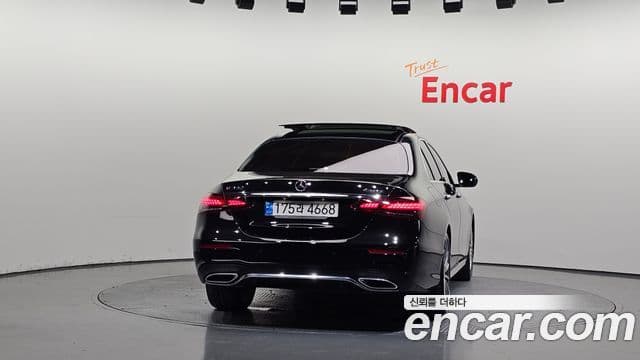 Mercedes-Benz E-Class W213 4