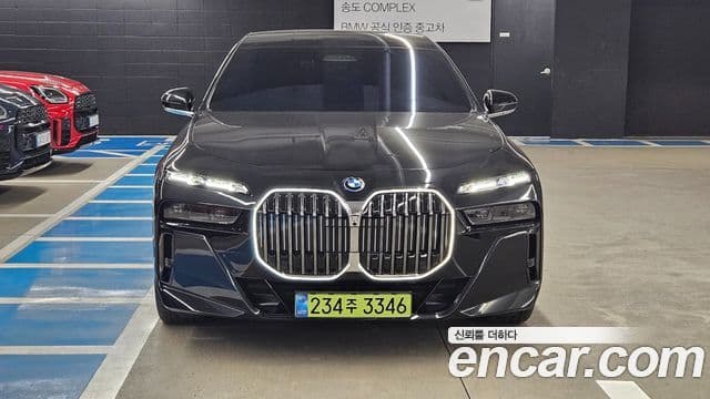 BMW 7 Series (G70) 3