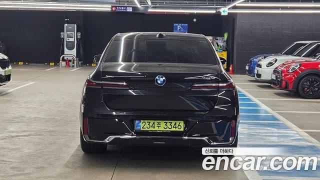 BMW 7 Series (G70) 4