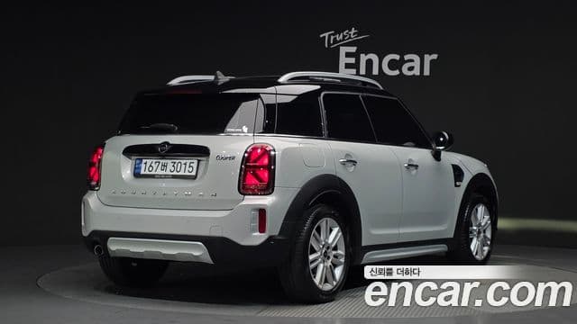 MINI Cooper Countryman 2
