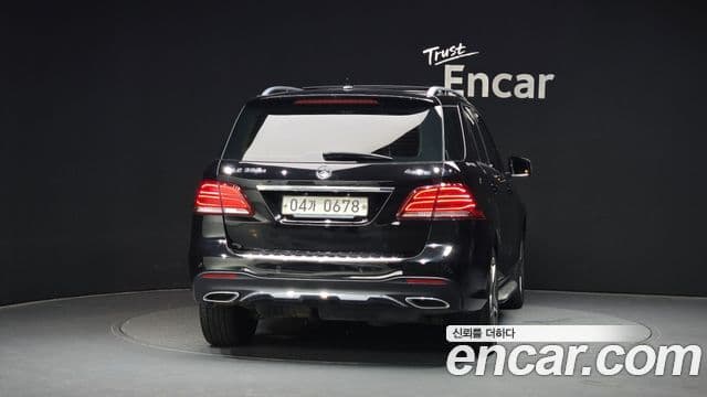 Mercedes-Benz GLE-Class W166 4