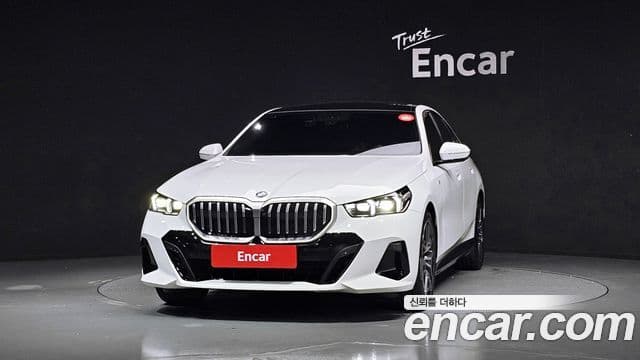 BMW 5 Series (G60) 2