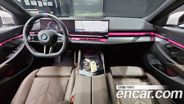 BMW 5 Series (G60) 4