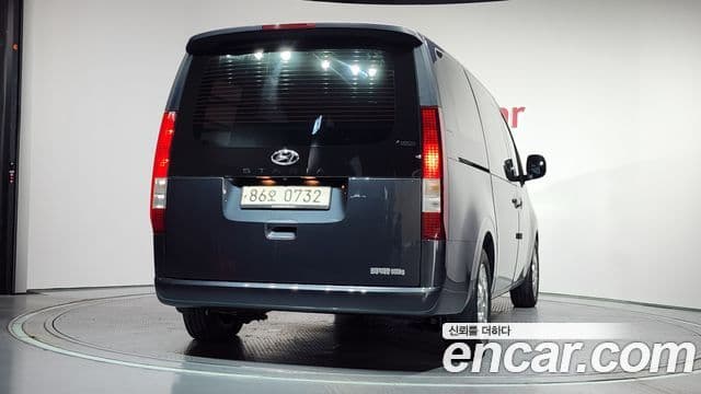 Hyundai Staria 4