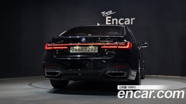 BMW 7 Series (G11) 4